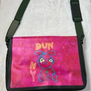 Jumper Maybach bunny bag, bold art, leather, pink/green, red inside.